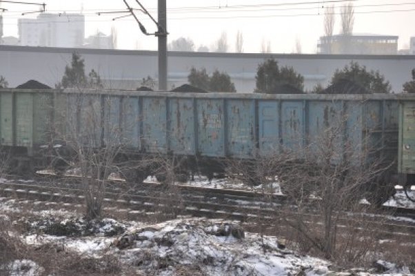 Tren plin cu cărbuni, oprit în Poarta 6 din cauza hoţilor!